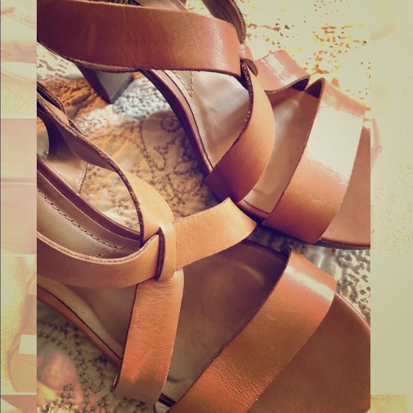 Clark’s Tan/Camel Dressy Leather Sandals - Wide - Picture 1 of 10